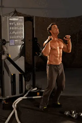 Animation of Alternating Cable Shoulder Press