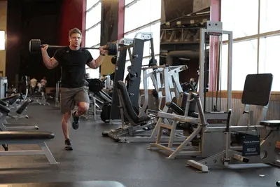 Animation of Barbell Walking Lunge