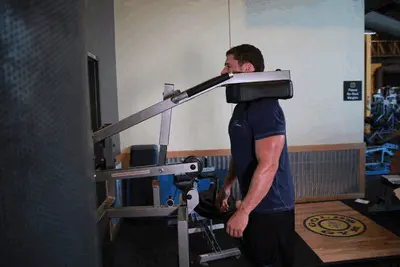 Animation of Calf-Machine Shoulder Shrug