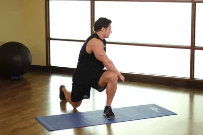 Animation of Crossover Reverse Lunge
