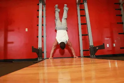 Animation of Handstand Push-Ups